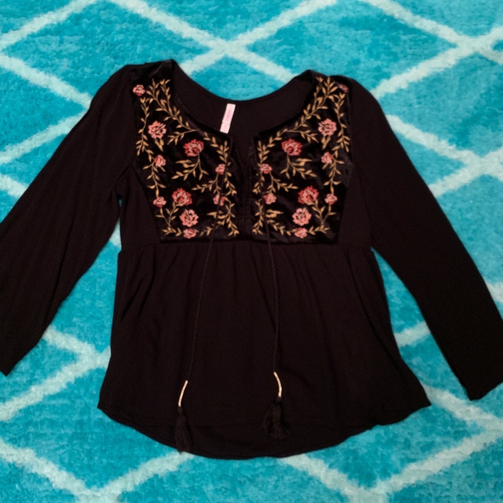 Floral blouse!🖤
